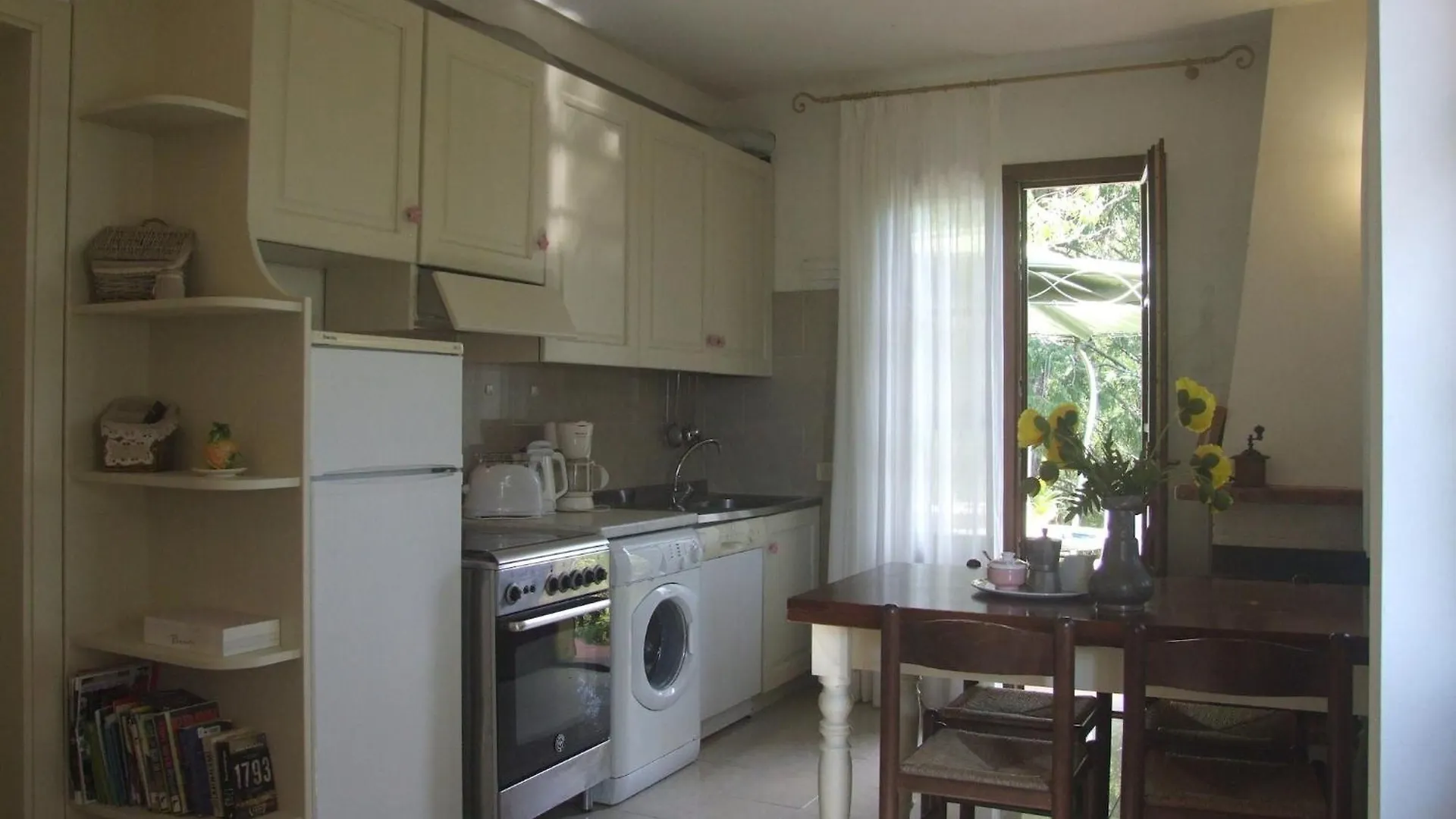 Huge Holiday Home In Marina Di Castagneto Carducci Near Sea Donoratico