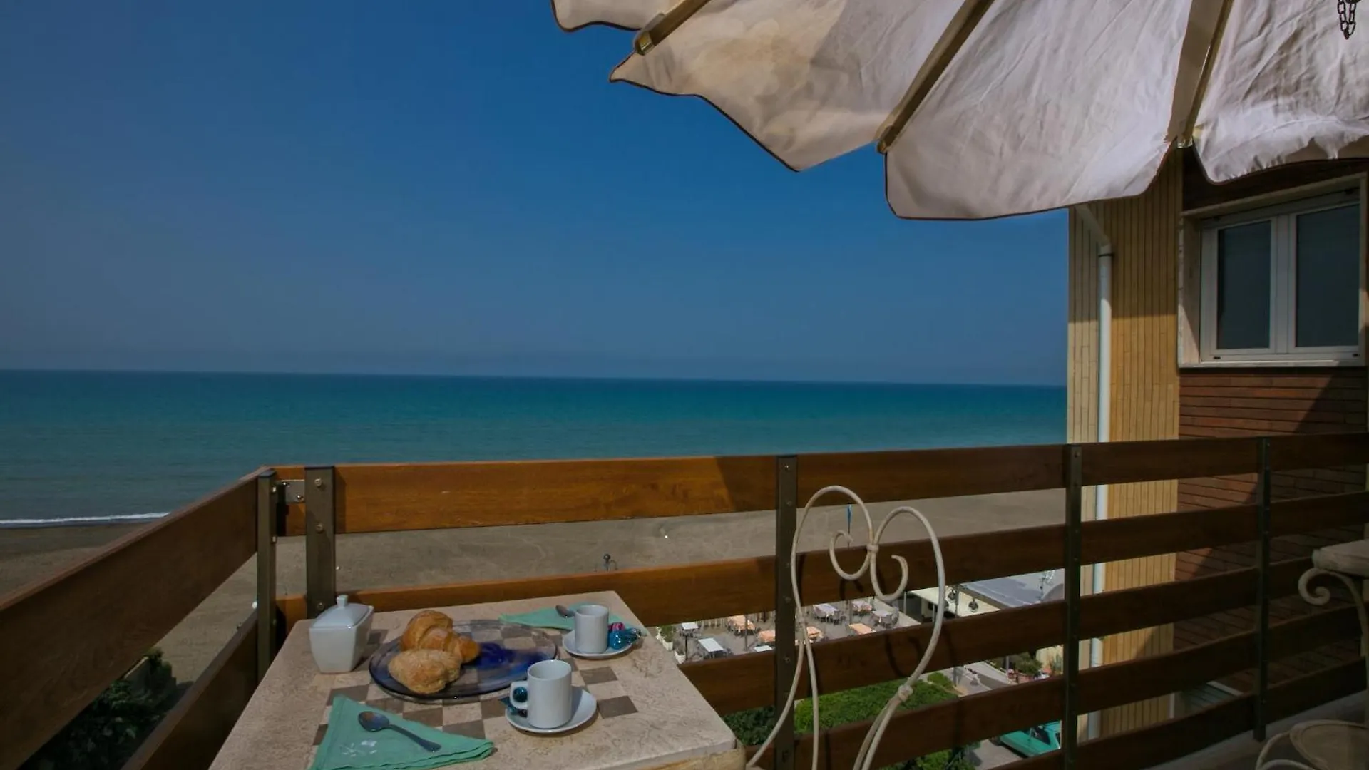 Huge Holiday Home In Marina Di Castagneto Carducci Near Sea Donoratico